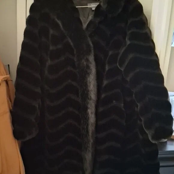 Gallery Woman Plus Size Black Faux Fur Hooded Parka - Picture 2 of 2